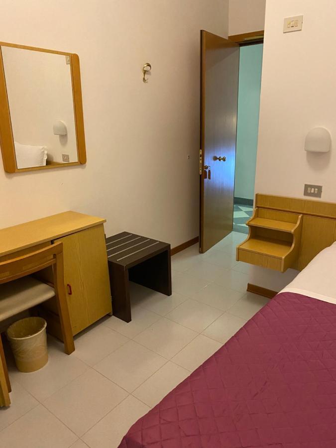 Hotel Ferrara Chianciano Terme Exterior photo